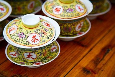 《勇者斗恶龙3 HD-2D 重制版》新截图 展示迷宫和战斗等